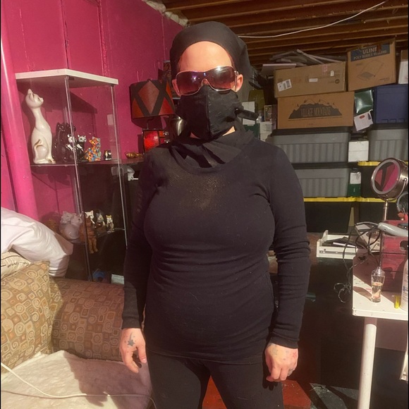 MEET YOUR POSHER - Picture 3 of 3